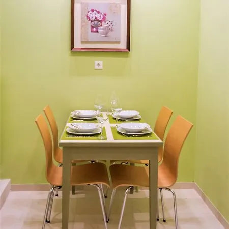 Anastasia's House * فولوس